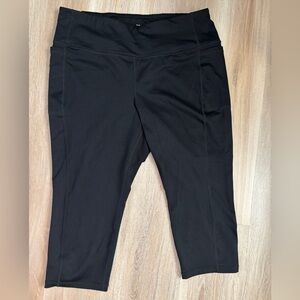Torrid Capri Side Pocket Active Black Leggings